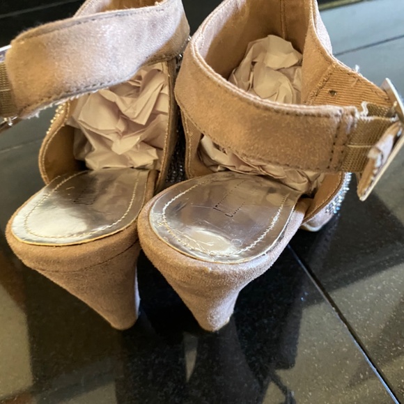 Jennifer Lopez Sasha Blush Heels with studs - Picture 13 of 15